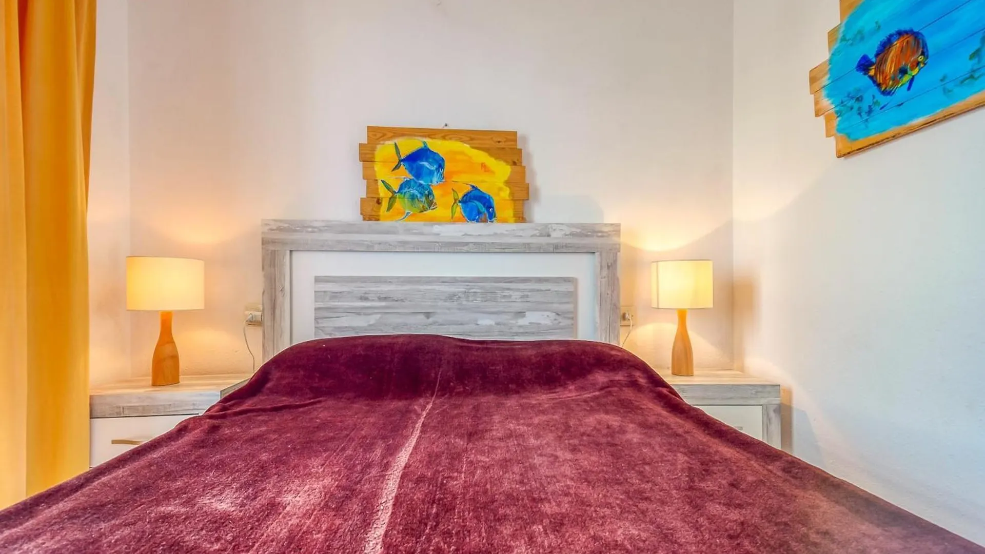 Bright Apartment In Nature Montjoi