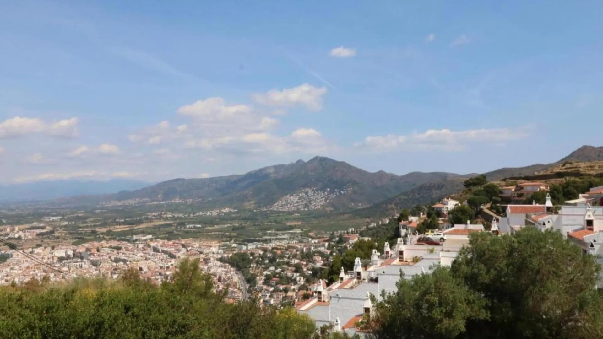 Bright Apartment In Nature Montjoi 0*,